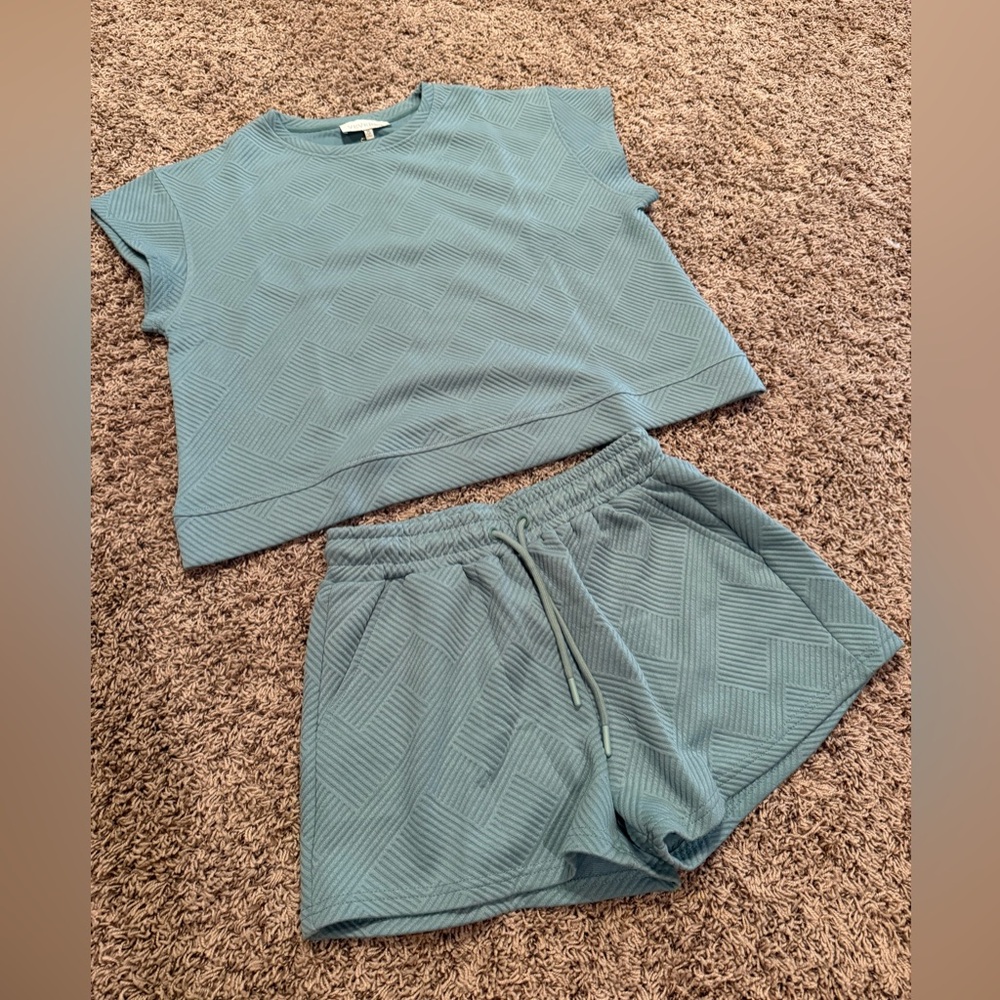 VeVeret Textured Blue Two-Piece Set
